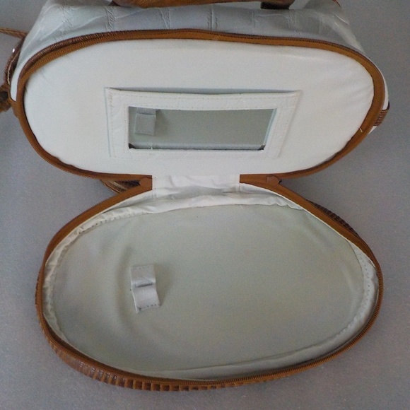 Handbag/CrossBody Zip Open Bottom Section - Picture 5 of 10